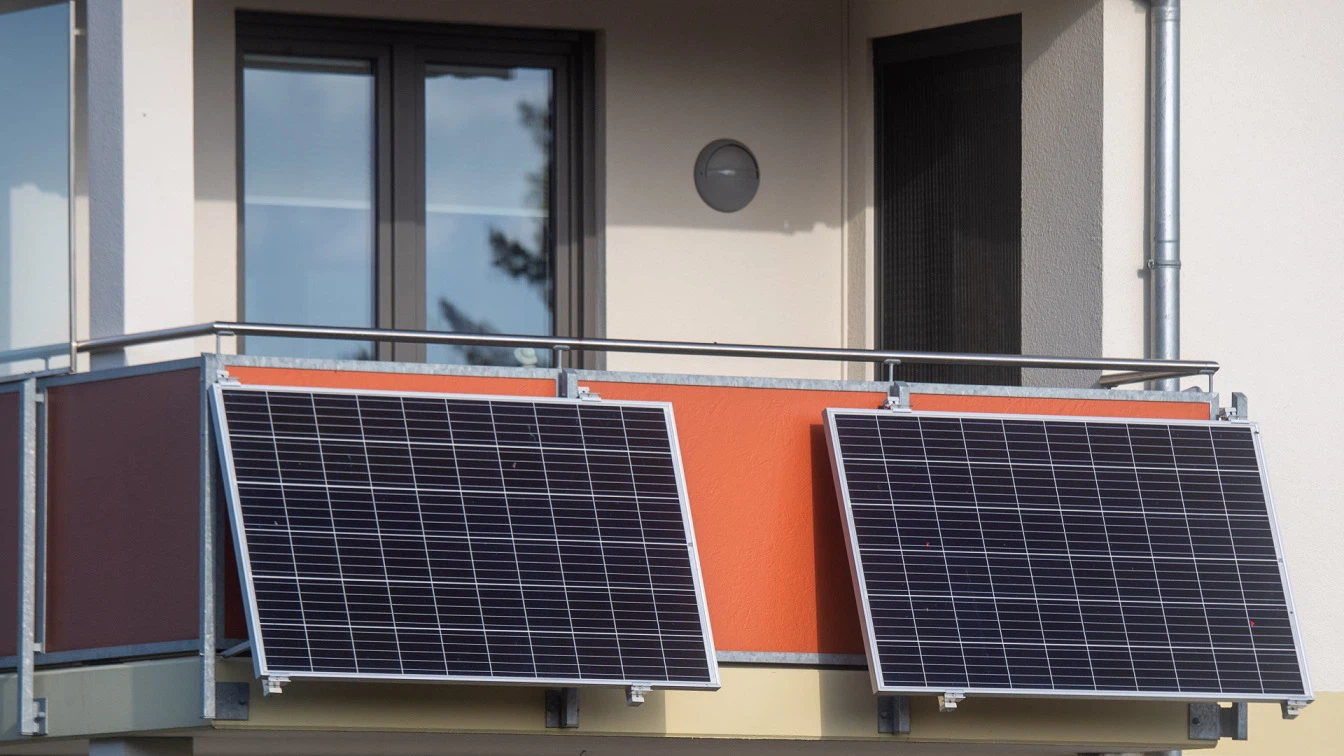 Balcony solar panels mounting Balcony solar panels mounting