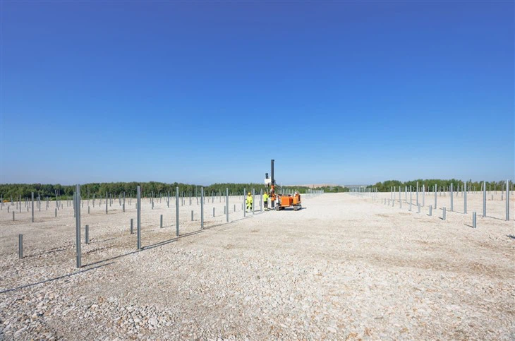 High-Performance ZAM Steel Solar Ground Mounting System For Utility Projects manufacturers