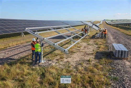 Streamlined On-Site Efficiency: Grengy Solar Demonstrates Fast PV Installation