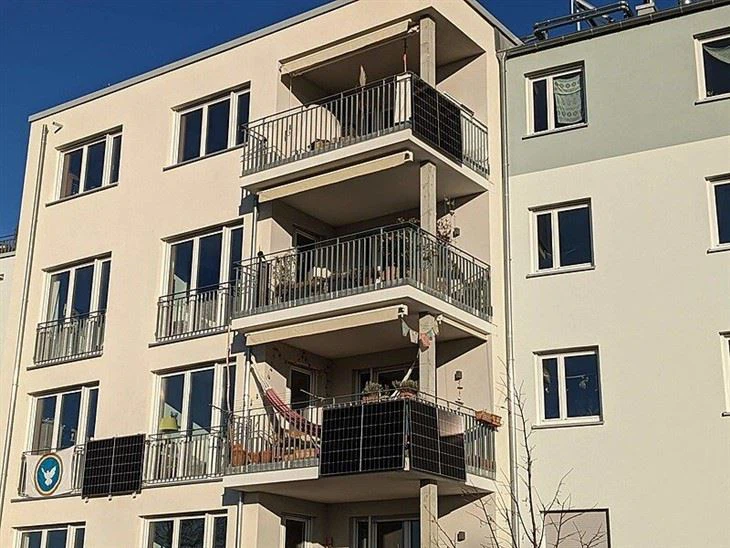 Solar Panel Balcony Mounting System